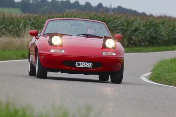 Mazda MX-5 (1991) - die Rückspiegel sollen für besonders angenehme Strömungsverhältnisse im Innenraum sorgen