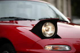 Mazda MX-5 (1991) - die Scheinwerfer klappen elektrisch aus