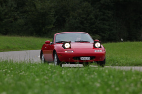 Mazda MX-5 (1991) - die ersten Modelle wurden serienmässig mit Alufelgen ausgeliefert Mazda MX-5 (1991) - die ersten Modelle wurden serienmässig mit Alufelgen ausgeliefert