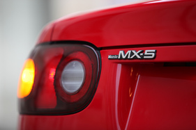 Mazda MX-5 (1991) - in Amerika lautete die Modellbezeichnung "Miata", in Europa "MX-5"