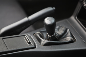 Mazda MX-5 (1991) - klassisches Schaltschema für das Fünfganggetriebe - sportlich kurze Schaltwege