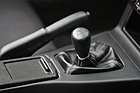 Mazda MX-5 (1991) - klassisches Schaltschema für das Fünfganggetriebe - sportlich kurze Schaltwege