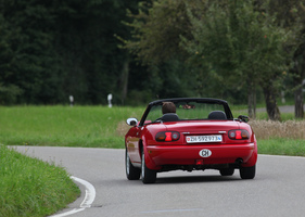Mazda MX-5 (1991) - knackiges Heck mit angedeuteten Einzellampen