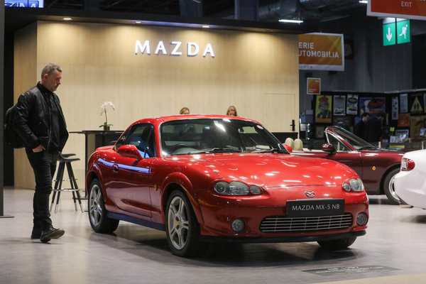 Mazda MX-5 (2003) – Serie NB - Kleinserie (179 Exemplare) eines Coupés, Designer Tom Matano – Rétromobile Paris 2025