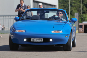 Mazda MX5 - Blau war eine Serienfarbe der ersten Stunde - am 2. TCS Youngtimer und Classictreffen in Pratteln im Jahr 2016