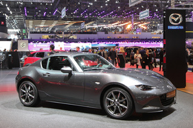 Mazda MX5 RF (2017) - irgendwie erinnert er an den Z4 als Coupé von BMW - Genfer Autosalon 2017