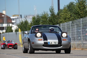 Mazda MX5 - in Silber, dafür mit Streifen - am 2. TCS Youngtimer und Classictreffen in Pratteln im Jahr 2016