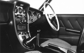 Mazda R 100 Coupé (1968) - sportliches Cockpit