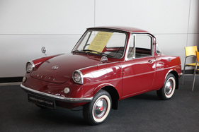 Mazda R 360 Coupé (1962) - das erste Serienautomobil von Mazda, mit kleinem, lutgefkühlten Vierzylinder-Viertaktmotor - Retro Classics Stuttgart 2014