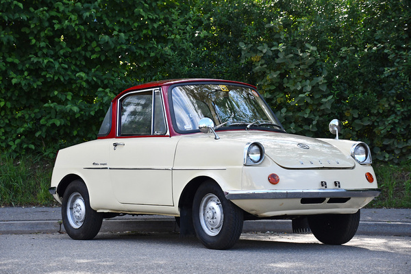 Image: Mazda R360 Coupé (1964) - offered as lot 150 at the Oldtimer Galerie Toffen auction on October 16, 2021