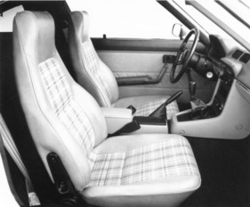 Mazda RX 7 (1978) - sportlich ausgestaltete Vordersitze (1978)