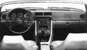 Mazda RX 7 (1979) - Lenkrad und Armaturenbrett