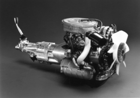 Mazda RX 7 (1979) - der Zweischeibenwankelmotor mit angedocktem Getriebe