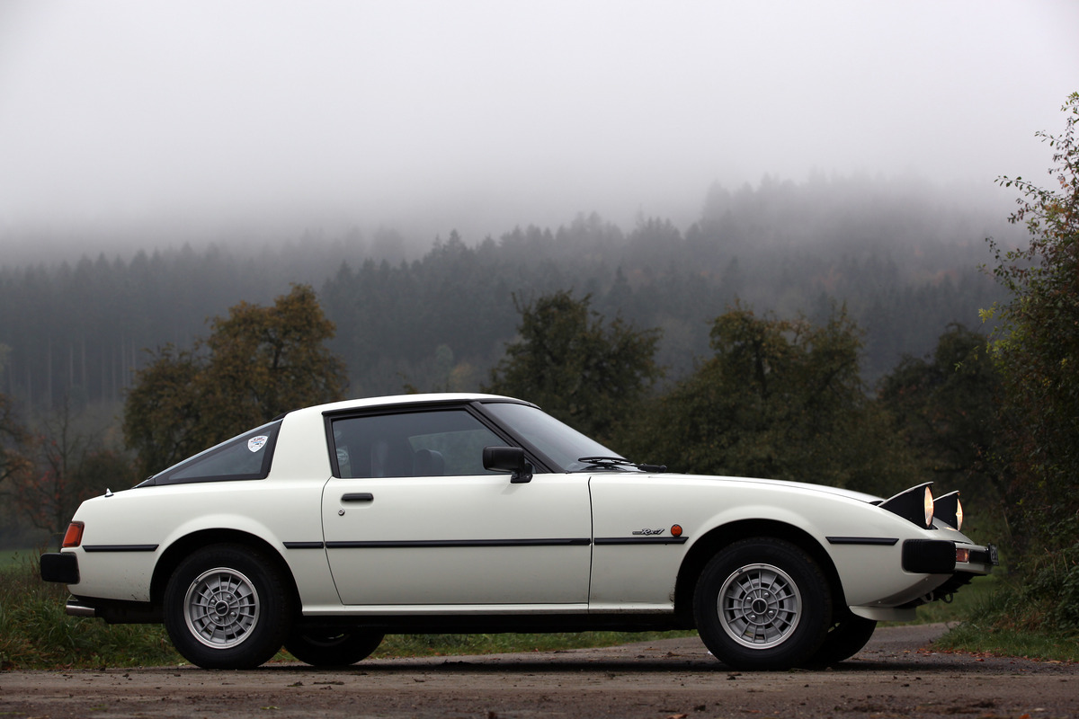 Mazda RX-7 (1979) - im Vergleich zum Vorgänger trägt der RX-7 sehr europäische Züge