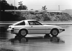 Mazda RX 7 (1979) - schnittige Karosserielinie
