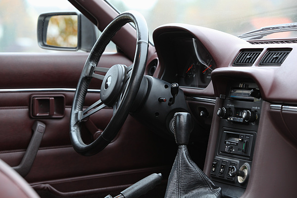 Mazda RX-7 (1979) - serienmässiges Radio mit separatem Auto-Reverse-Tonbandgerät von Clarion