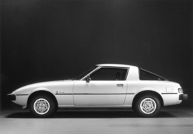 Mazda RX 7 (1980) - Rundungen ohne auszuschweifen