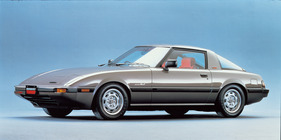 Mazda RX 7 (1983) - leicht modifiziertes Fahrzeug mit neuen Stossfängern und anderen Hechleuchten ab 1981