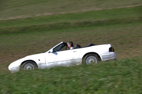 Mazda RX-7 Turbo II Convertible (1990) - der Fahrer ist auch bei offenem Wagen gut geschützt