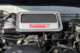 Mazda RX-7 Turbo II Convertible (1990) - der Ladeluftkühler für den Abgasturbolader
