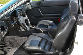 Mazda RX-7 Turbo II Convertible (1990) - die Sitze geben genügend Seitenhalt (1990)