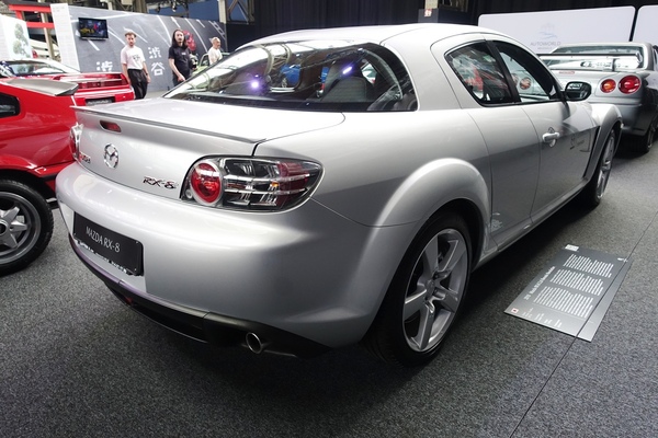Mazda RX-8 2,6i Renesis Revolution (2010) – Sonderausstellung "Big in Japan" in der Autoworld Brüssel