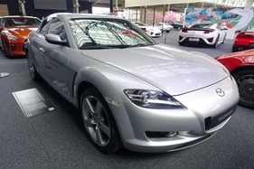 Mazda RX-8 2,6i Renesis Revolution (2010) – mit perfekter Gewichtsverteilung – Sonderausstellung "Big in Japan" in der Autoworld Brüssel (2010)