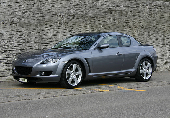 Mazda RX 8 (2003) - elegantes und gleichzeitig modern gezeichnetes viersitziges Limousinen-Coupé