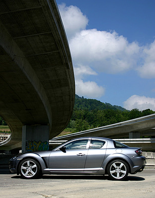 Mazda RX 8 (2003) - kompakte Bauweise und vier vollwertige Sitzplätze