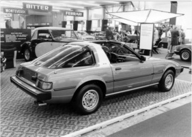 Mazda RX7 Beutler Twin-Top (1980) - sauber ausgeführte Targa-Variante, im Hintergrund ein Bugatti Typ 57 - Genfer Autosalon 1980