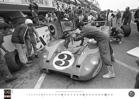 McKlein Motorsport Classic Kalender 2020 - Kurzer Boxenstopp am 24 Heures du Mans: Ein Porsche 917 (1970) auf der Juni-Seite.