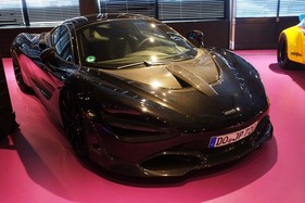 McLaren 720 S (2020) – eines der vielen Autos des Museumsgründers – im Museum PACE in Dortmund