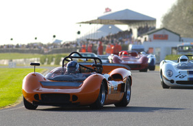 McLaren-Chevrolet M1B (1965) - angetreten in der Whitsun Trophy am Goodwood Revival 2012