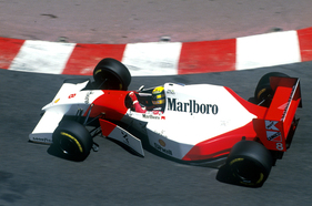 McLaren-Cosworth Ford MP4/8A F1 (1993) - am Lenkrad Ayrton Senna