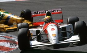 McLaren-Cosworth Ford MP4/8A F1 (1993) - am Lenkrad Ayrton Senna