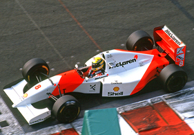 McLaren-Cosworth Ford MP4/8A F1 (1993) - am Lenkrad Ayrton Senna