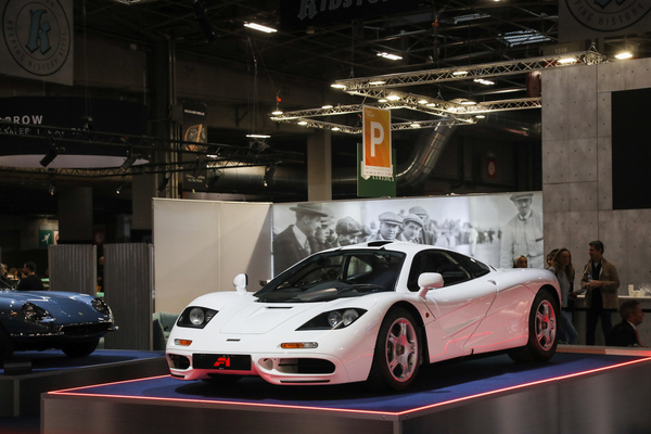 McLaren F1 (1995) – auf dem Stand von Kidston – Rétromobile Paris 2025