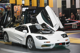 McLaren F1 (1997) - ein Serienexemplar auf dem Stand von Kidston - Rétromobile Paris 2022
