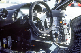 McLaren F1 GTR (1996) - Blick auf das Lenkrad und das Cockpit