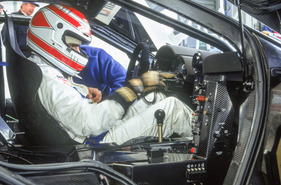 McLaren F1 GTR (1996) - Nelson Piquet lässt sich den Rennwagen erklären