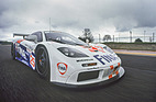 McLaren F1 GTR (1996) - bei Testfahrten auf dem Rundkurs von Silverstone