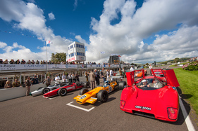 McLaren M14 (1970) - Startaufstellung - Bruce McLaren Tribute - Goodwood Revival 2015