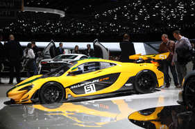 McLaren P1 GTR Race Car - mit Kriegsbemalung - auf dem Genfer Automobilsalon 2015