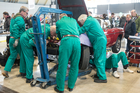 Mechanics at work - Retro Classics Stuttgart 2026