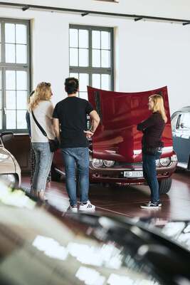 Bild "Meet Emil" – Youngtimer treffen Oldtimer