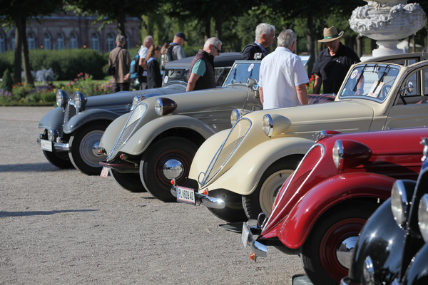 Mehrere Stoewer Greif in Reih' und Glied - Classic-Gala Schwetzingen 2018