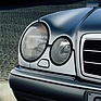 Bild: Mercdes-Benz E 320 (1995) - Viergaugengesicht mit Scheinwerferr-Reinigungsanlage