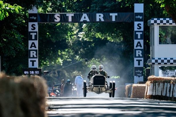 Bild Mercedes 120 HP beim Berglauf - Goodwood Festival of Speed 2025