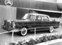 Mercedes 220 S (1962) am Genfer Automobilsalon - Grundmodell einer Erfolgsserie - die Karosserie wird in verbesserter Form auch für den neuen 300 SE verwendet