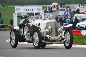 Der Mercedes 28/95 Targa Florio markierte mit seinen genau 100 Lenzen den chronologischen Anfang des Starterfeldes.